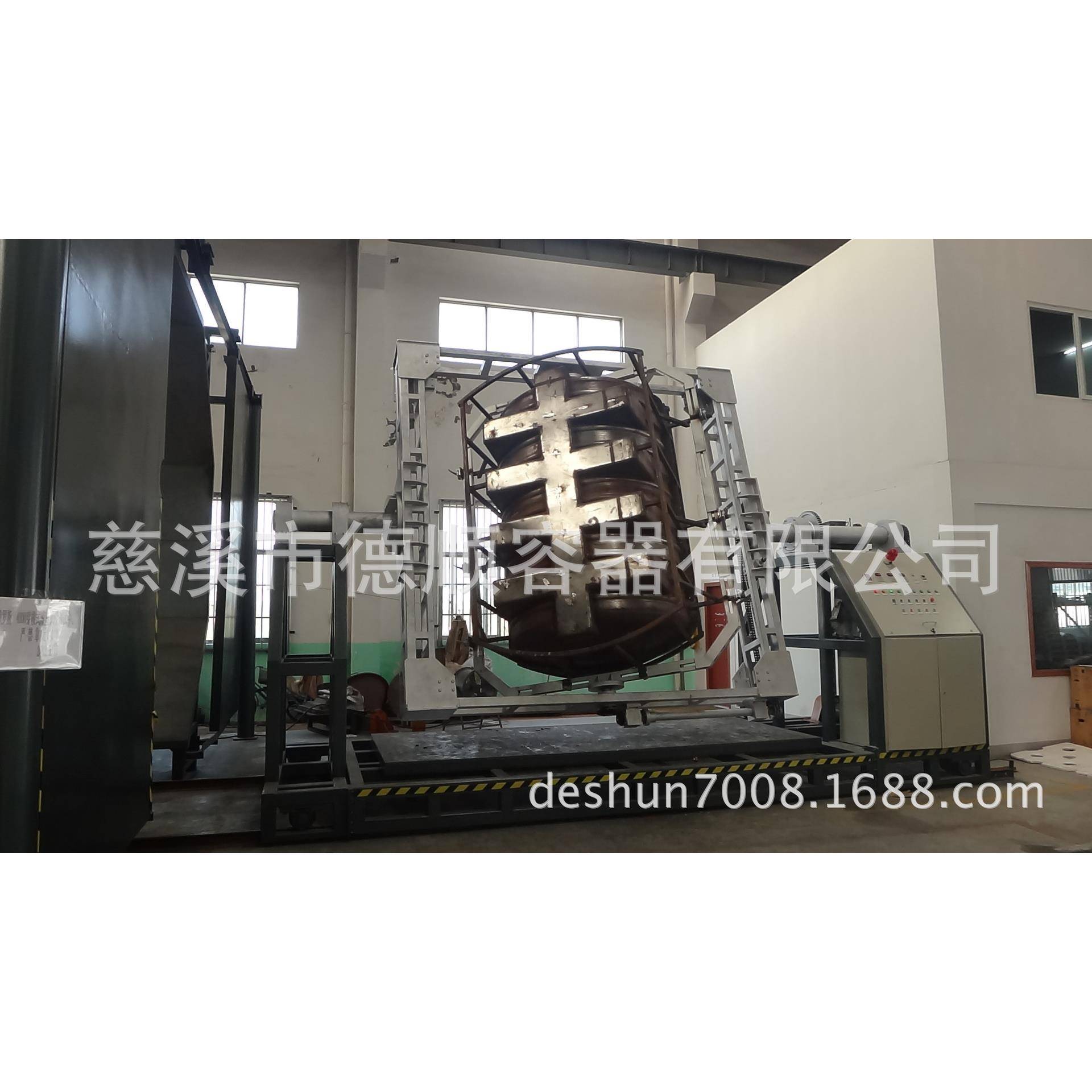厂家提供滚塑机、滚塑设备、带烘箱滚塑设备、滚塑加工设备