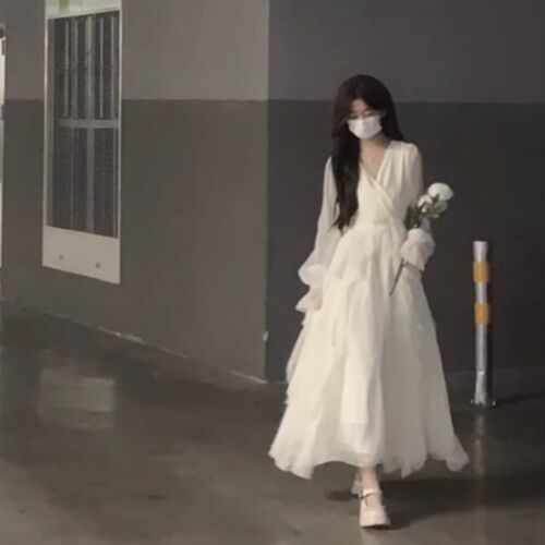 2024年春秋新款奶白色法式初恋仙女裙温柔风v领显瘦垂坠感连衣裙