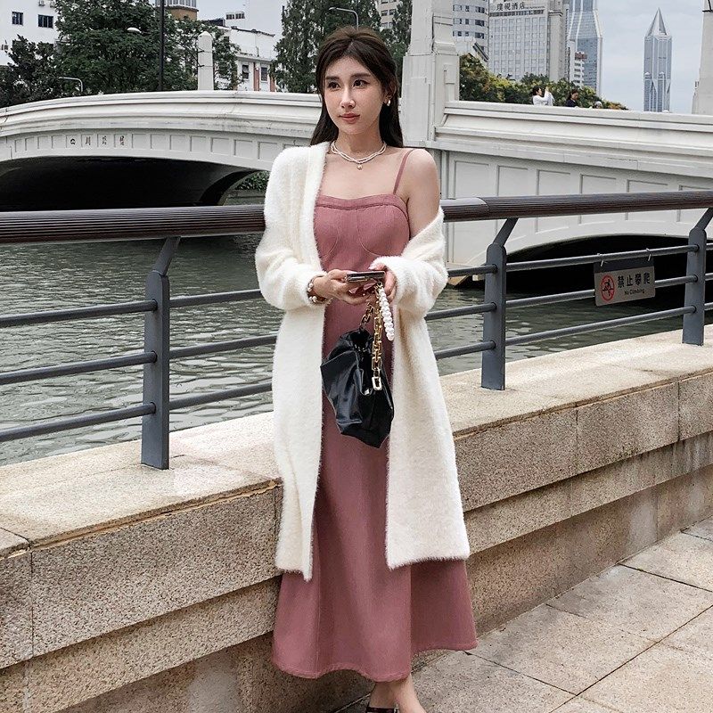 今年流行牛仔连衣裙女2023新款秋季无袖长款配大衣粉色吊带裙长裙
