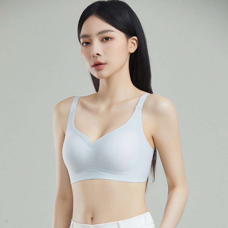 新品高品质无痕内衣薄款大胸显小聚拢防下垂调整型无钢圈文胸