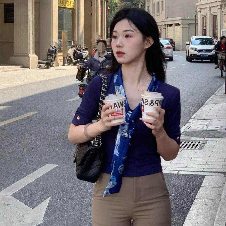 法式复古V领飘带围巾上衣