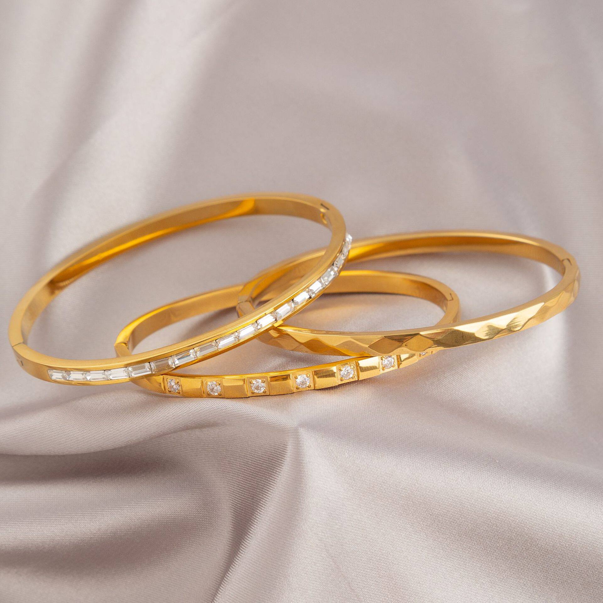 高级感金色钛钢手镯女锆石镶钻小众设计手环不掉色轻奢精致手饰品