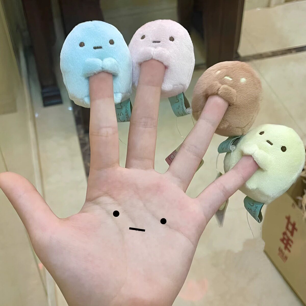 可以挂手上的呆萌四色小圆子娃娃