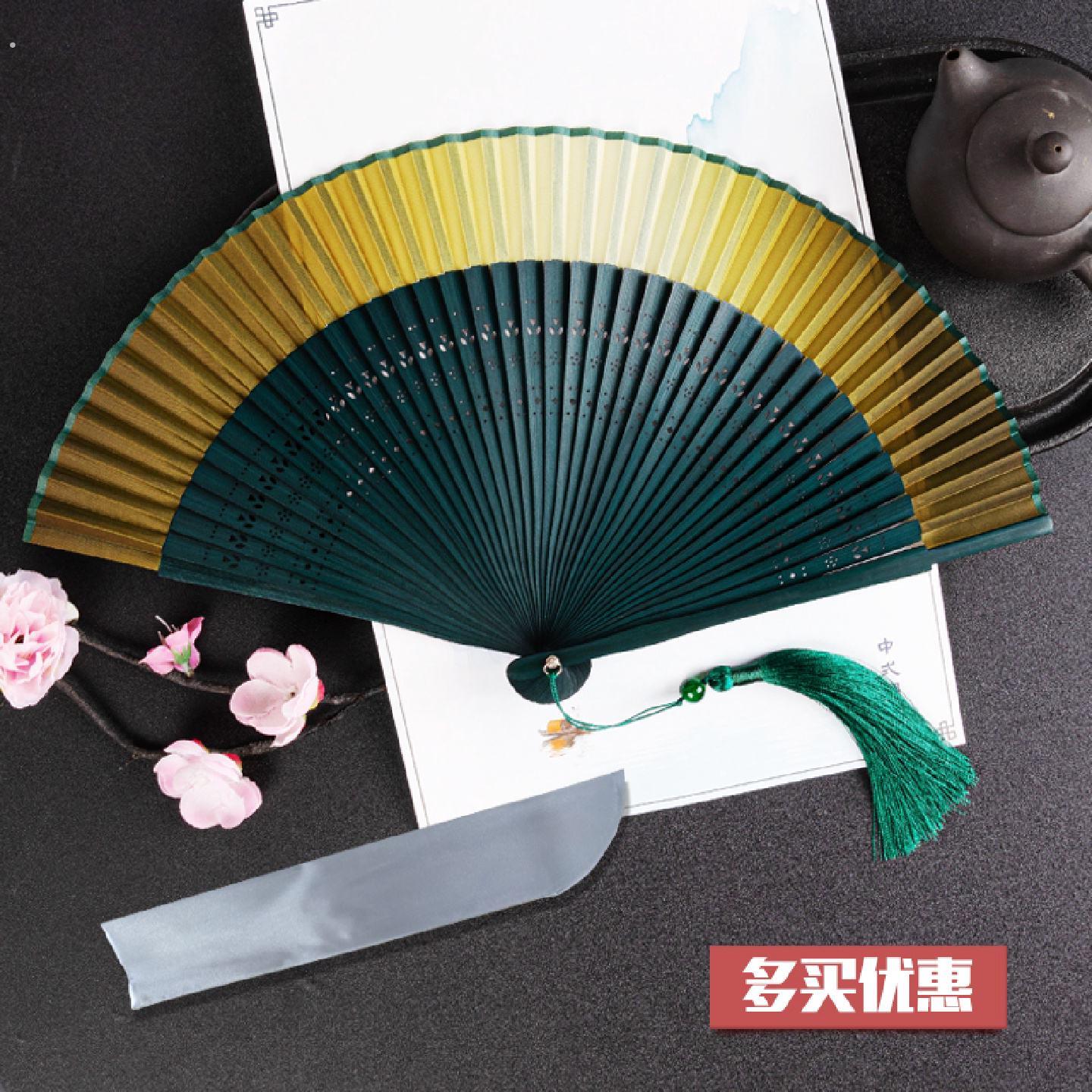 中国风结婚新娘拍照扇子道具渐层舞蹈新中式汉服旗袍古风晨袍折扇