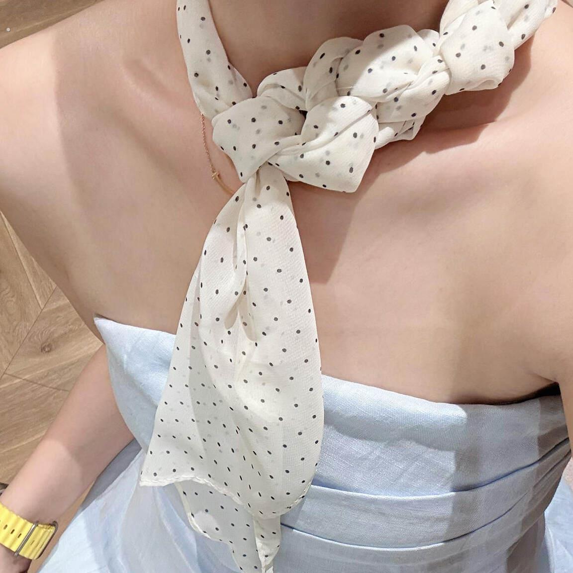 白色波点丝巾女2026新款系脖高级感欧根纱颈饰小长条薄款护颈配饰