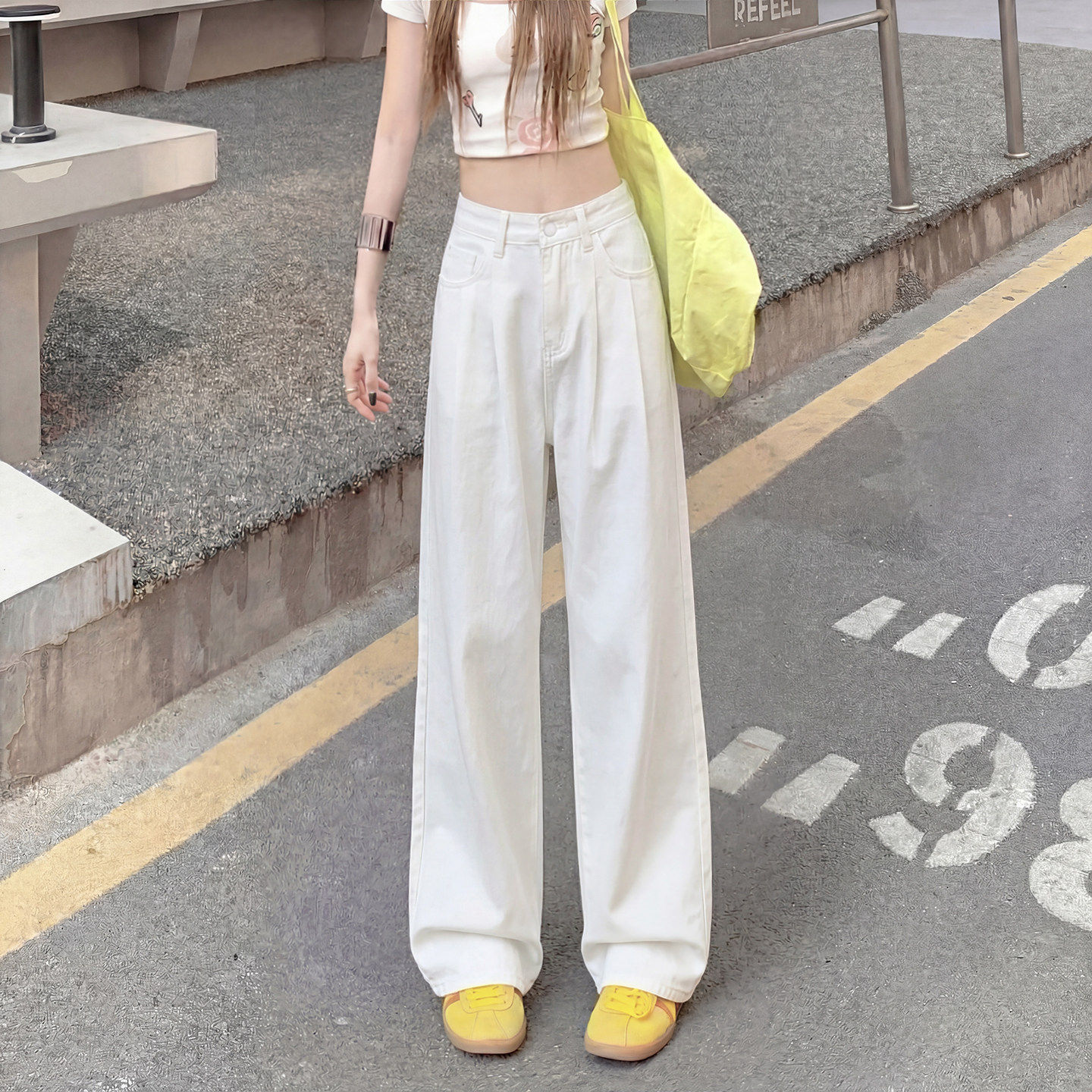 拉夏贝尔白色阔腿牛仔裤女2026年夏季新款高腰春秋窄版直筒拖地裤