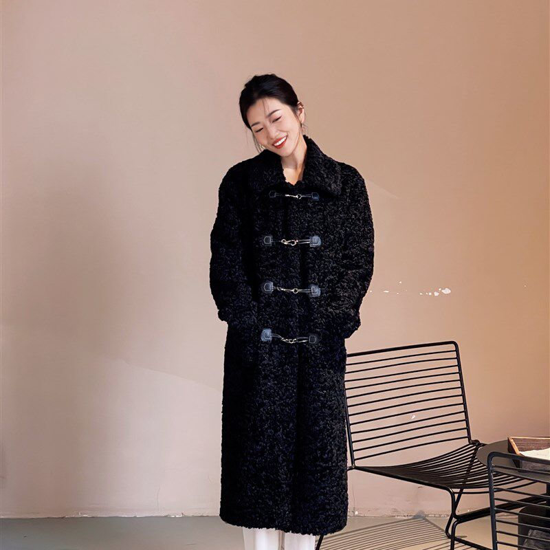 黑色羊羔毛外套女2024冬新款宽松气质搭扣过膝长款仿皮草毛绒大衣