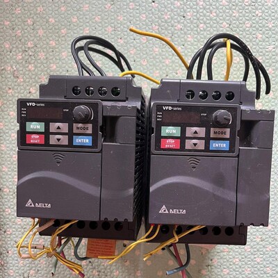 台达变频器  VFD037E43A 两个,3.7kw,380