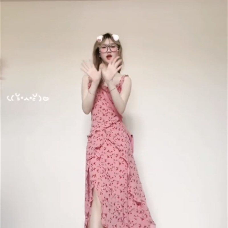 粉红色碎花吊带连衣裙女夏季海边度假法式收腰显瘦开叉a字长裙子