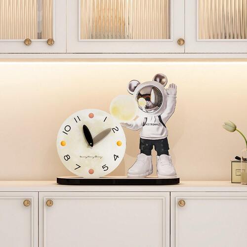 甄选创意太空人桌面时钟现简约座钟客厅级感家用玄关餐厅装饰钟表