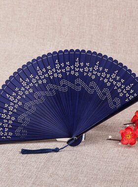 甄选中国风全竹扇子雕刻镂空日式古风女士折扇卡通碎花小巧礼品扇