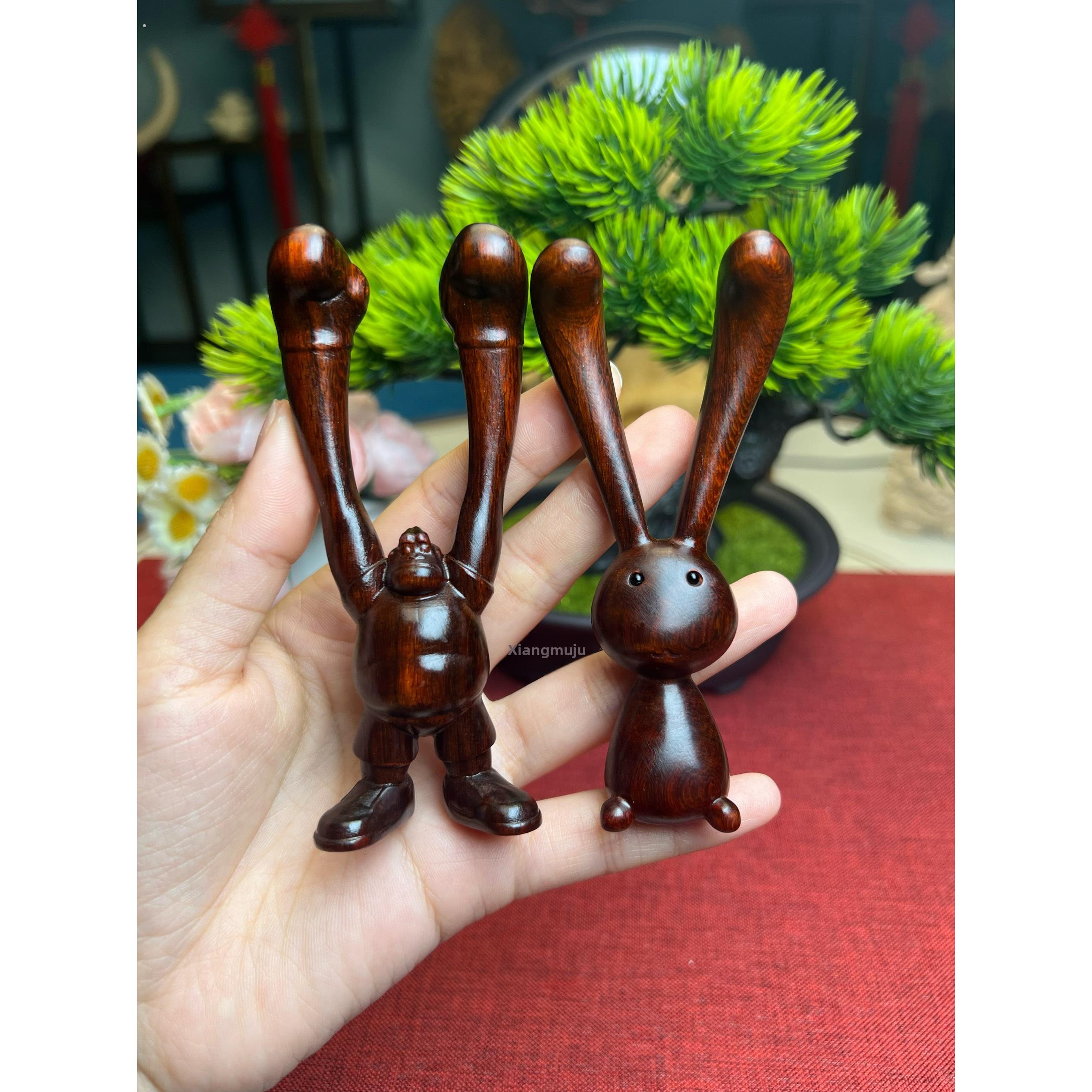 红木创意雕刻长臂猴鼻子按摩器刮鼻梁客厅桌面装饰小木雕像装饰品