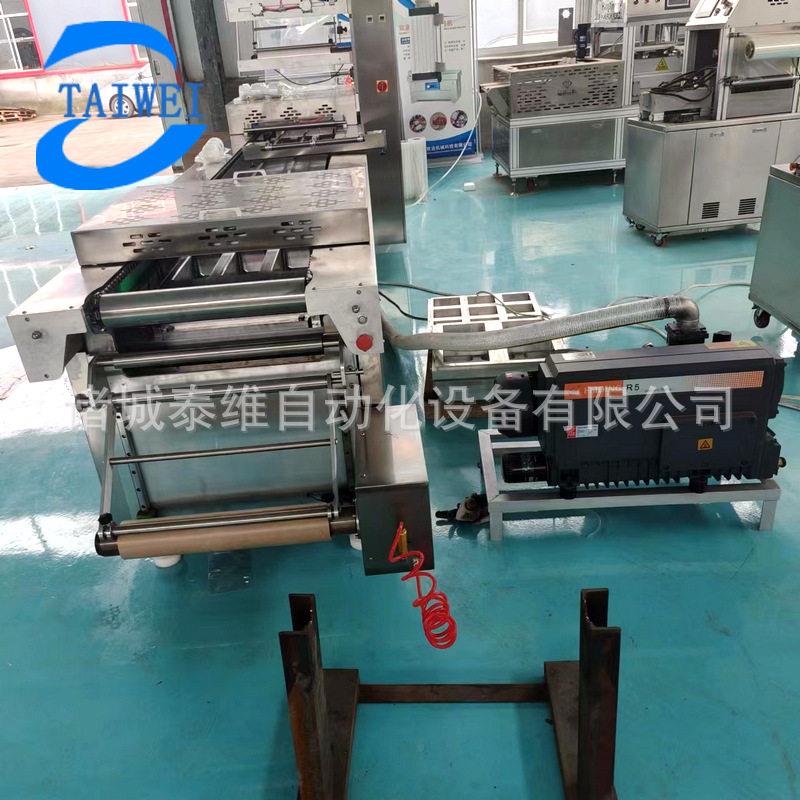 冷冻鱼糜制品蟹柳鱼丸成型后在线包装设备真空封口机连续包装机