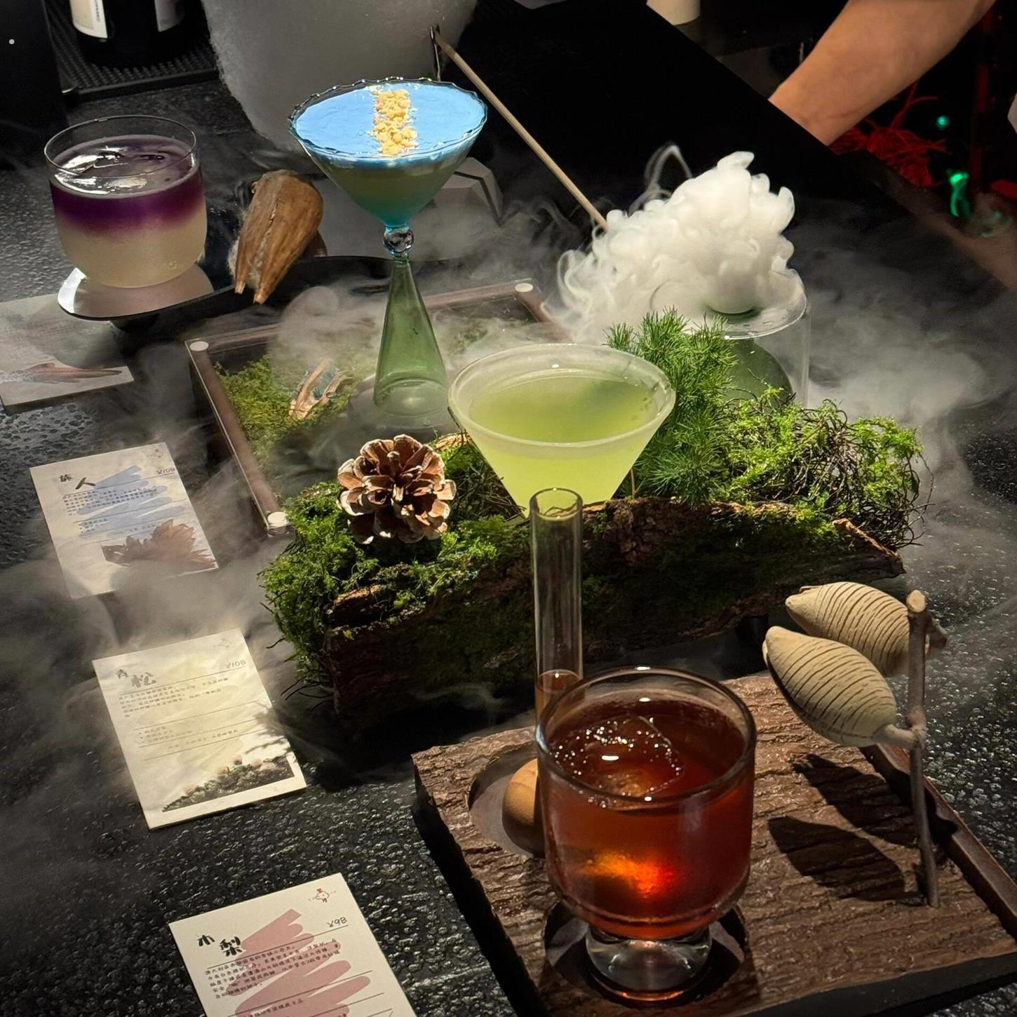 网红打卡装饰彷真苔藓微景观鸡尾酒创意杯子装饰鸡尾酒杯装饰物图片