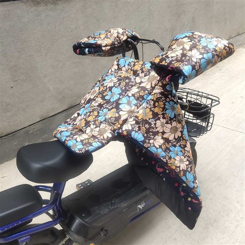 小电动瓶摩托车挡风被冬季加绒分体加厚男女四季护膝卡通黑色套装