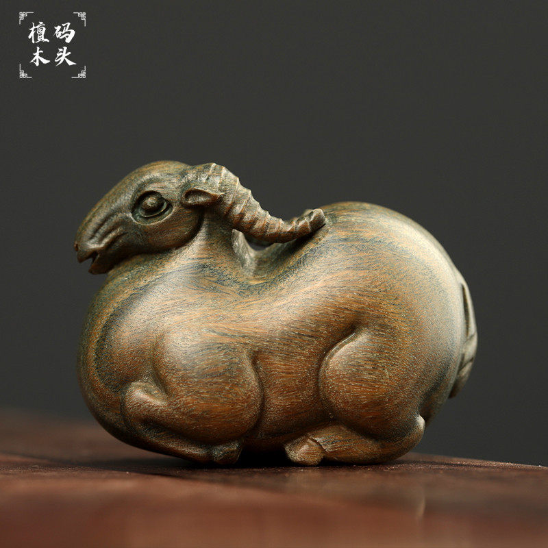 唐羊手把件 天然绿檀木雕工艺品文玩把玩物件男士随身招财手玩件