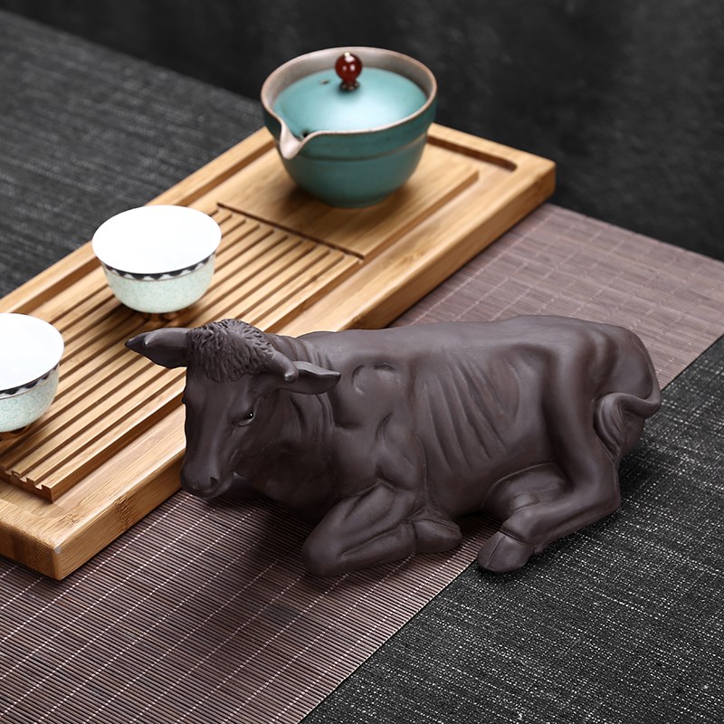 紫砂牛摆件大号茶宠雕塑精品手工茶玩名家创意茶具配件老牛招财运