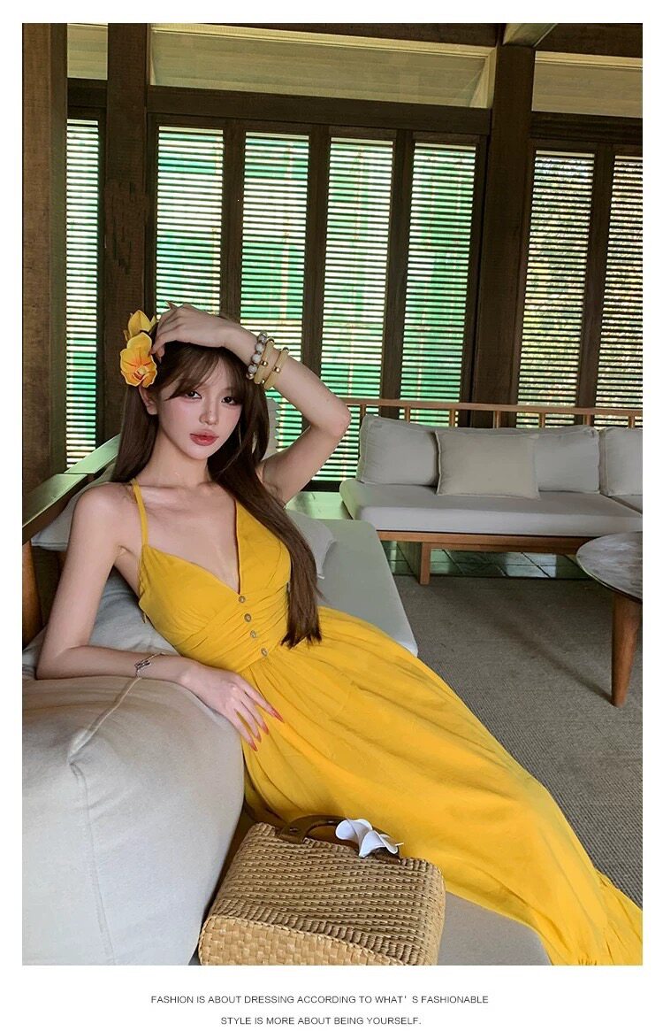 泰风旅游度假名媛感黄色V领吊带连衣裙女收腰显瘦大摆明艳感长裙