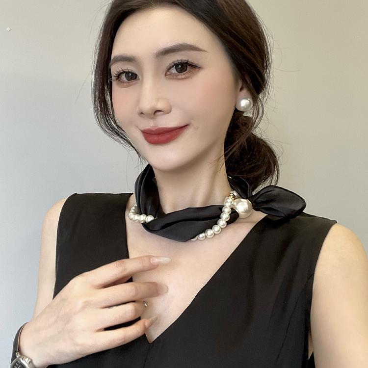 高级感纯色珍珠项炼丝巾女春夏薄领巾磁吸扣锁骨链新款百搭小方巾