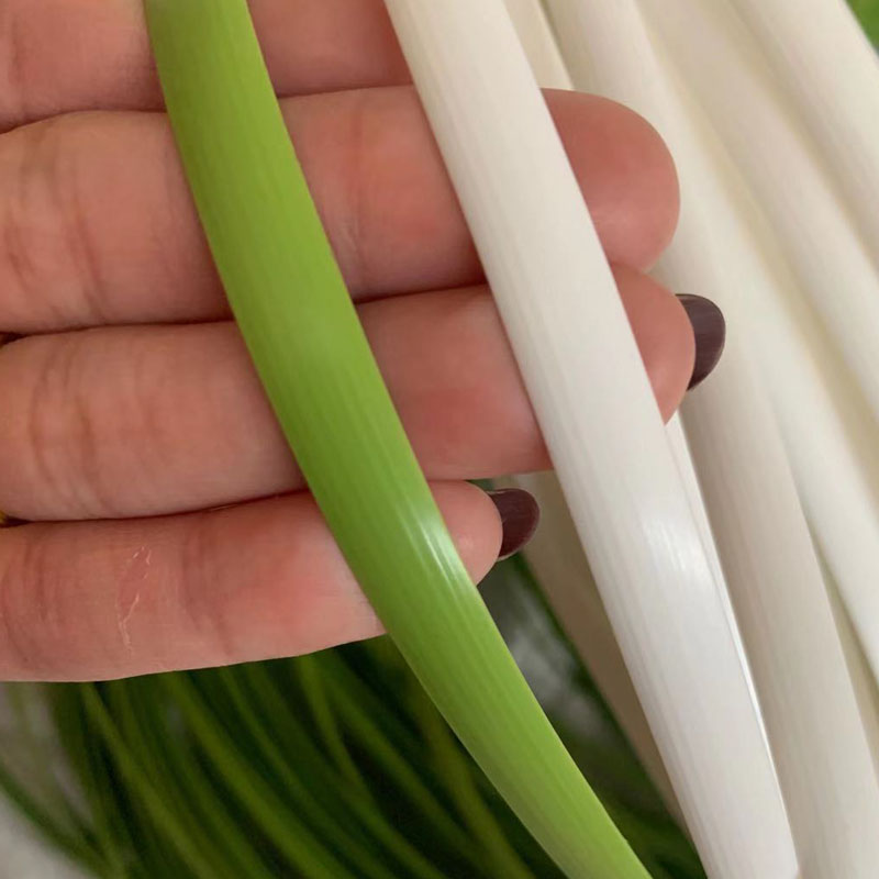 纯白色藤条塑料仿藤编织家具藤编制和修补藤椅茶几篮子储物箱箩筐图片
