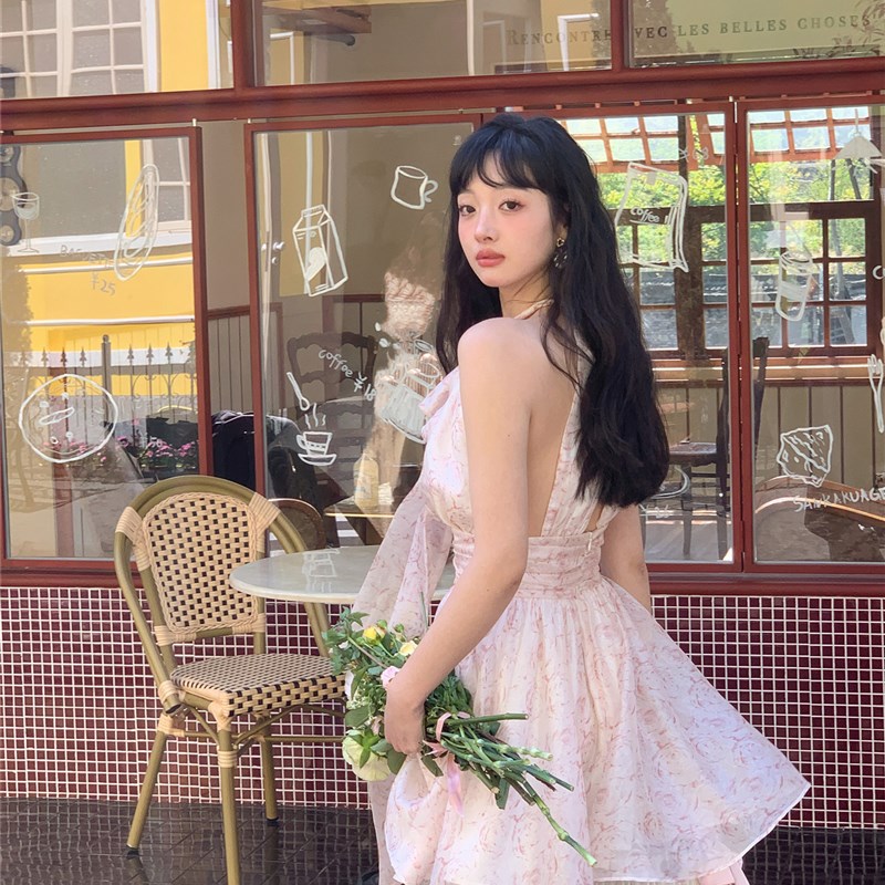 瑰落月池 法式挂脖绑带飘逸无袖削肩碎花海边浪漫度假连衣裙长裙