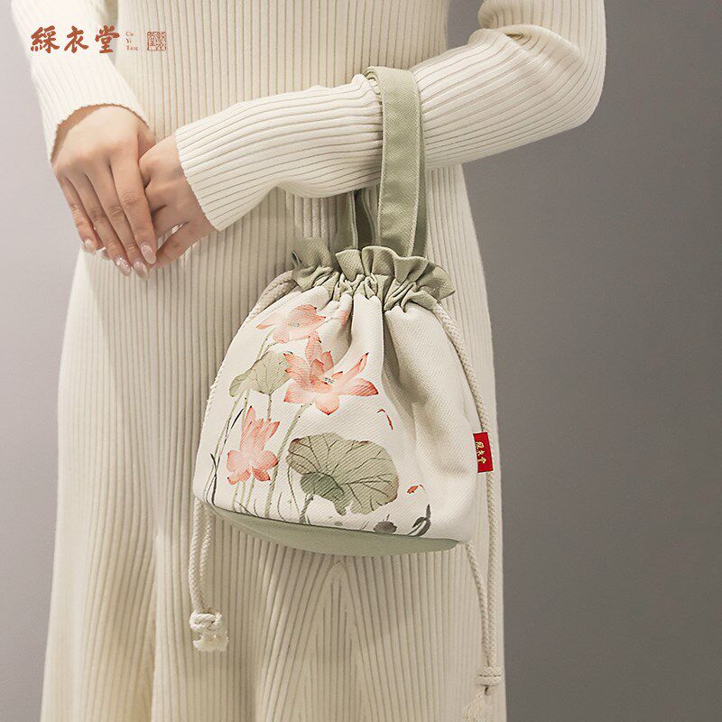 彩衣堂国风清新荷花抽绳束口袋手提拎女手机遛弯零钱包水桶汉服AC