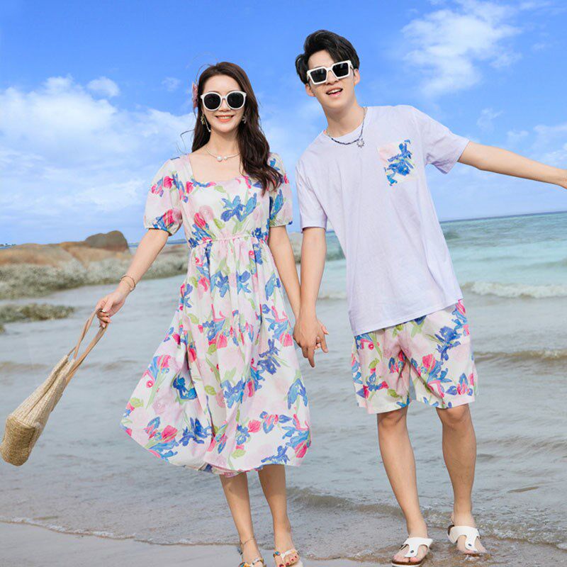 亲子装海边度假夏T恤一家三口新款母女显瘦碎花连衣裙沙滩裙套装