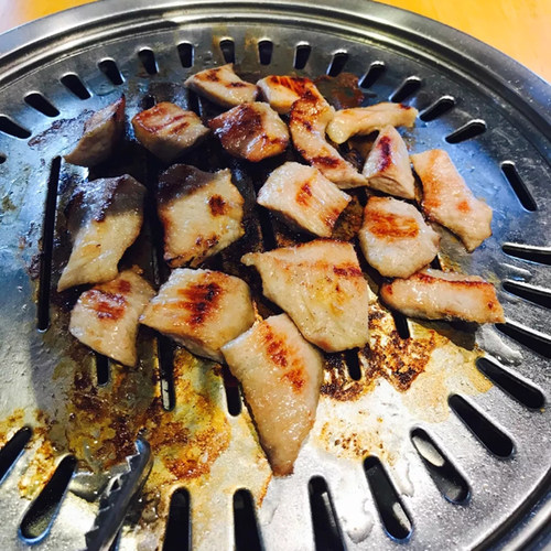韩式烧烤盘圆形烤肉盘商用不锈钢大号烤盘不粘烤盘烤肉篦子330MM