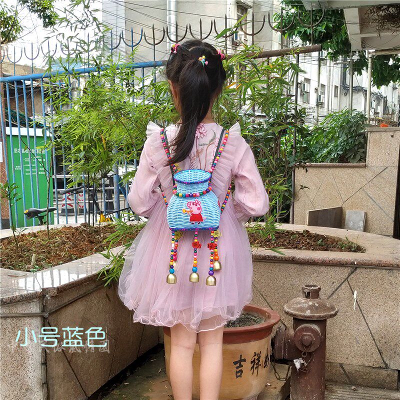 童家销直儿厂小背篓彩灯鱼篓云南民族风竹藤编工艺风铃铛玩具地摊