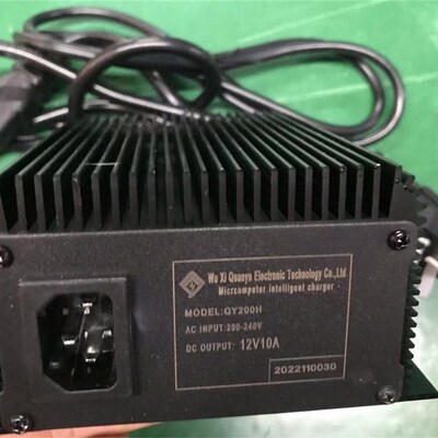 QY200H扫地机1电器电动堆瓶机电高充电器12V充0A洗地机铅酸充电器