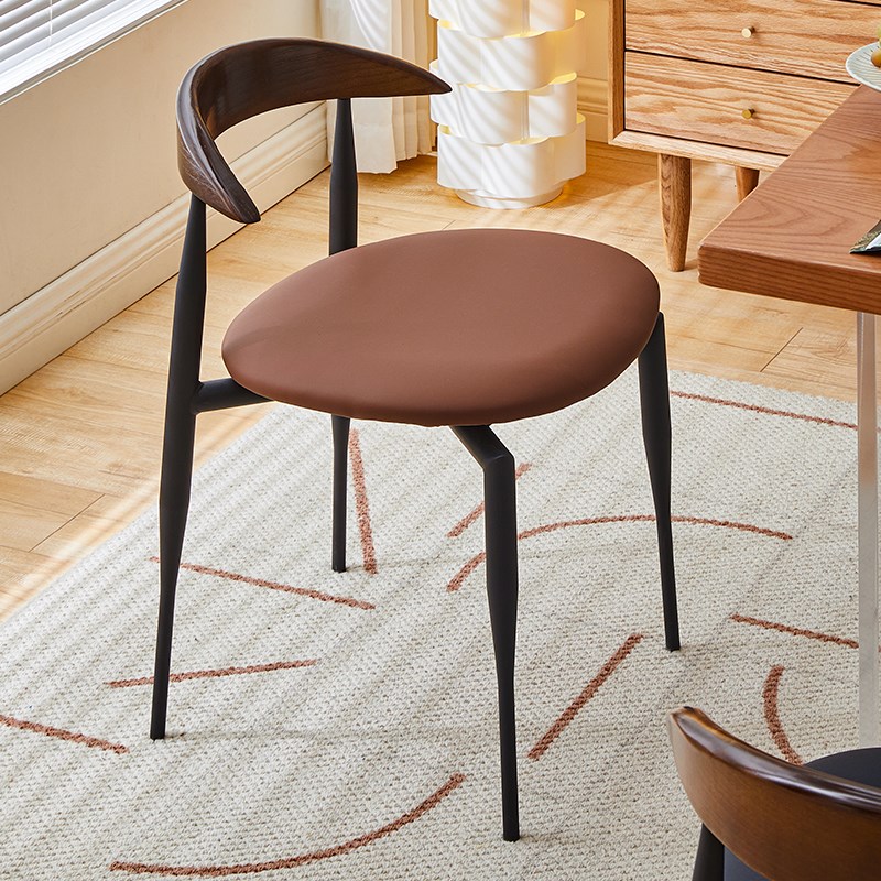 北欧现代简约餐椅轻奢高级软包靠背牛角椅休闲家用凳子咖啡店椅子