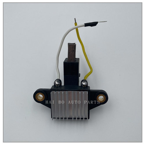 适用于0款潍柴佩特来JFZ121新-W柴油机28V120A汽车发电机调节器