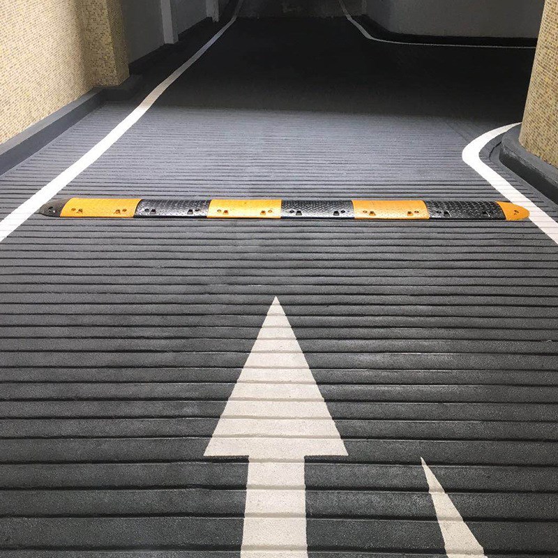 橡胶减速带大圆j弧减速带停车场公路斜坡缓冲减震板交通设施