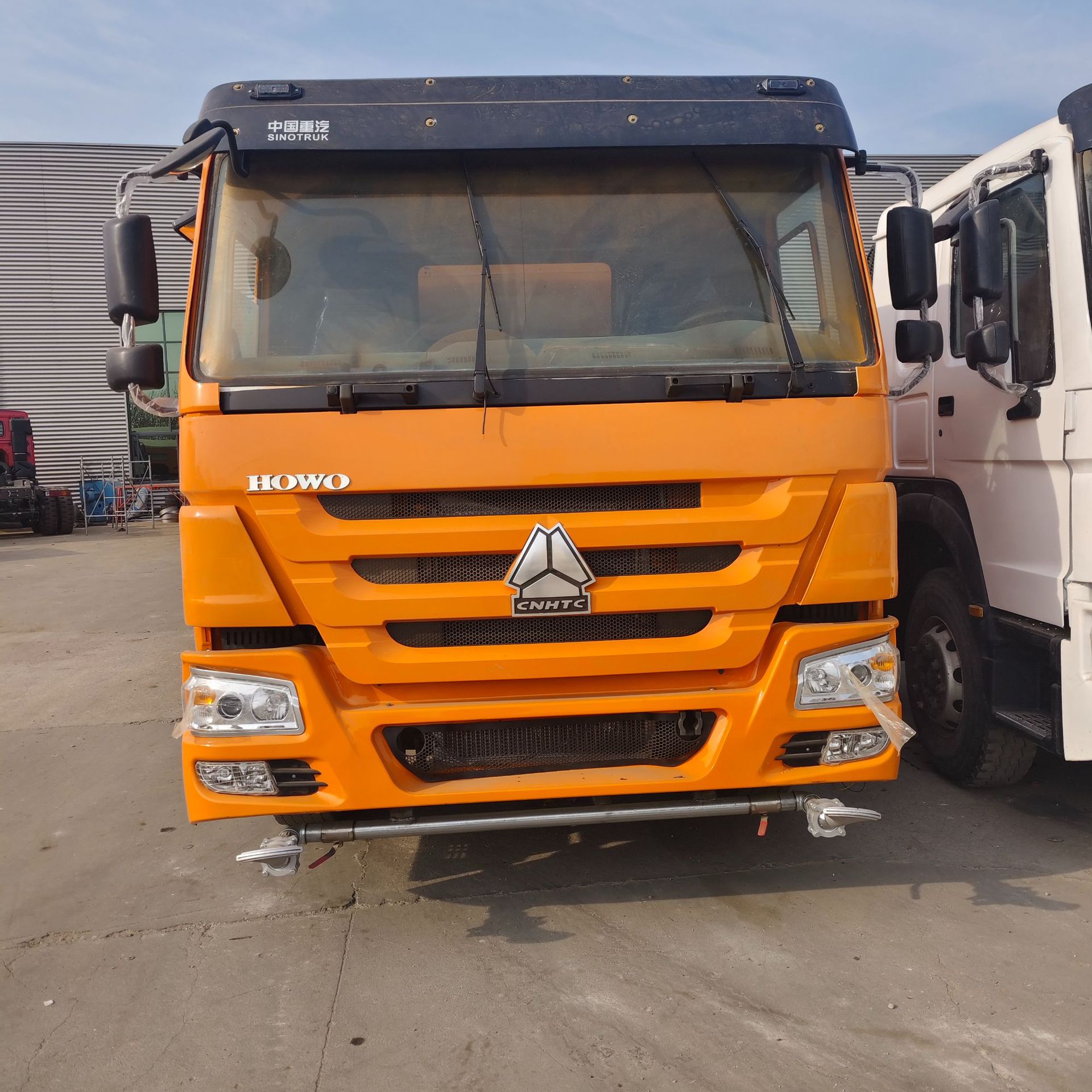 豪沃20方洒水车 后八轮工程洒水车工地降尘园林绿化喷洒车