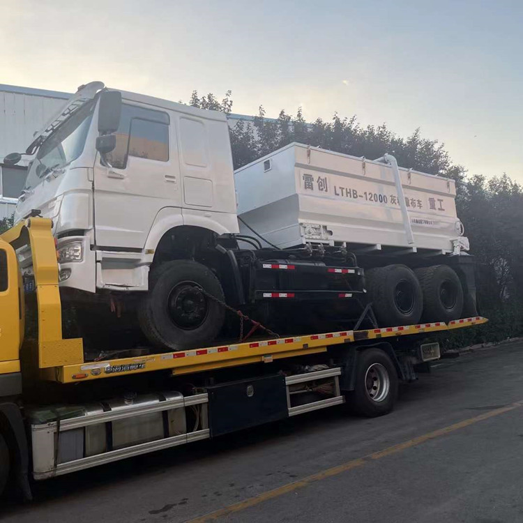密封无灰尘灰料撒布机 罐装水泥灰撒布车 全自动撒灰车