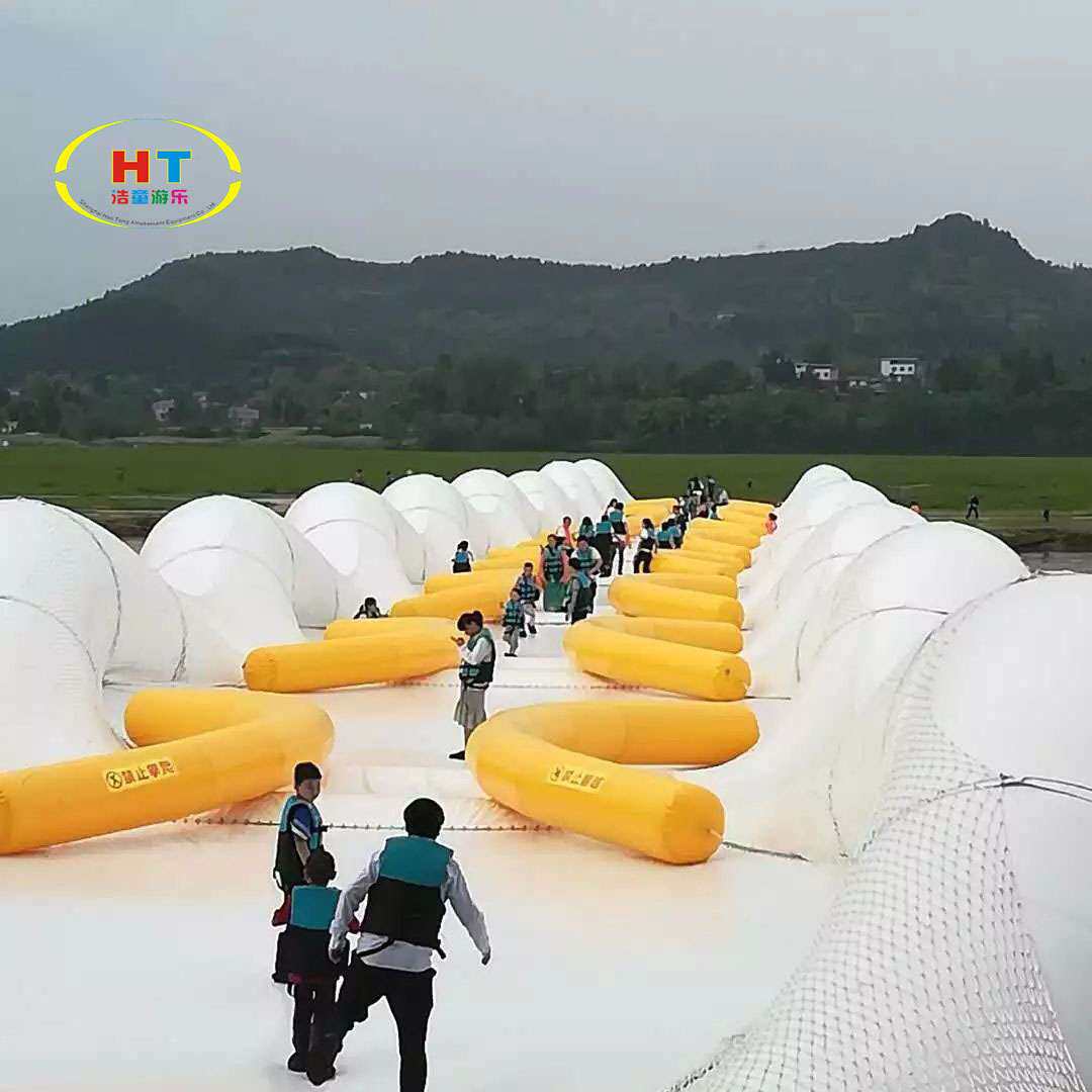 充气水上蹦床亲子无动力游乐设备户外水上充气浮桥厂家