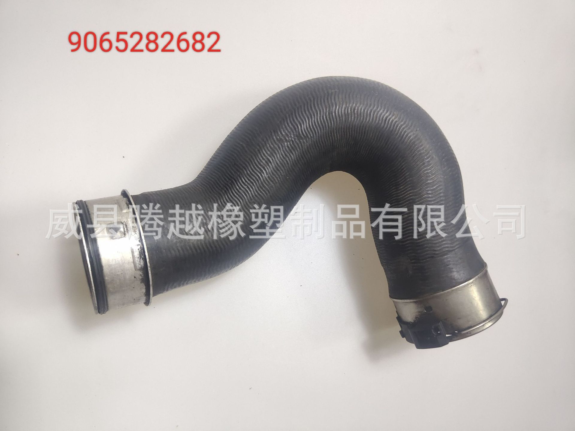 9065282682适用于奔驰进气管,增压进气软管,橡胶管,金属接头