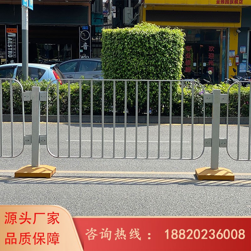 深圳甲型道路护栏 路侧路w中防护栏杆 市政道路镀锌钢港式护栏