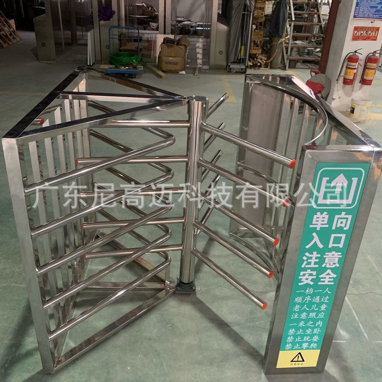 单向门厂家安徽肥东汽车客运站出入口限行不锈钢旋转导向半高转闸