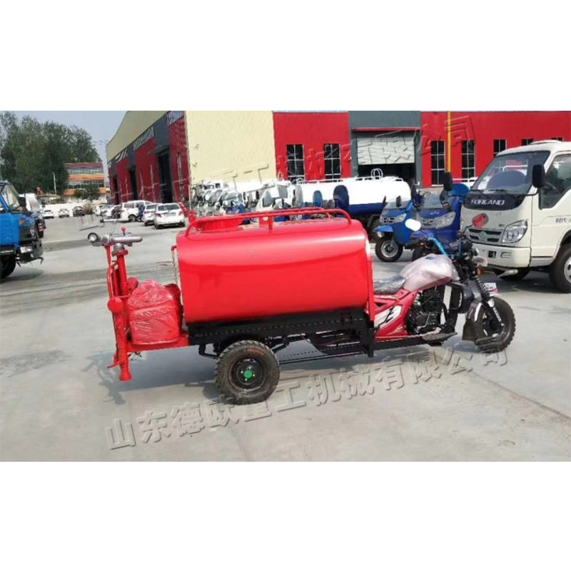 汽油三轮工地道路洒水降尘车