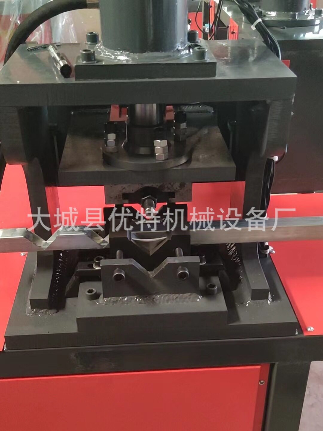 方管液压冲孔机 方管切角机 90度冲角圆管角铁冲孔剪断送料机