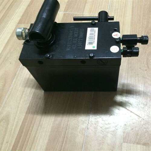 适用重汽斯太尔D7B 手动油泵总成 WG9312820045