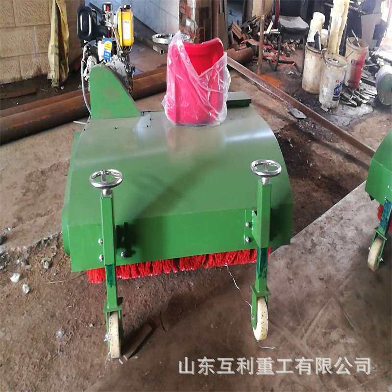 人造草坪冲砂机 座驾式电动梳草冲砂机 塑胶跑道柴油充砂梳草机