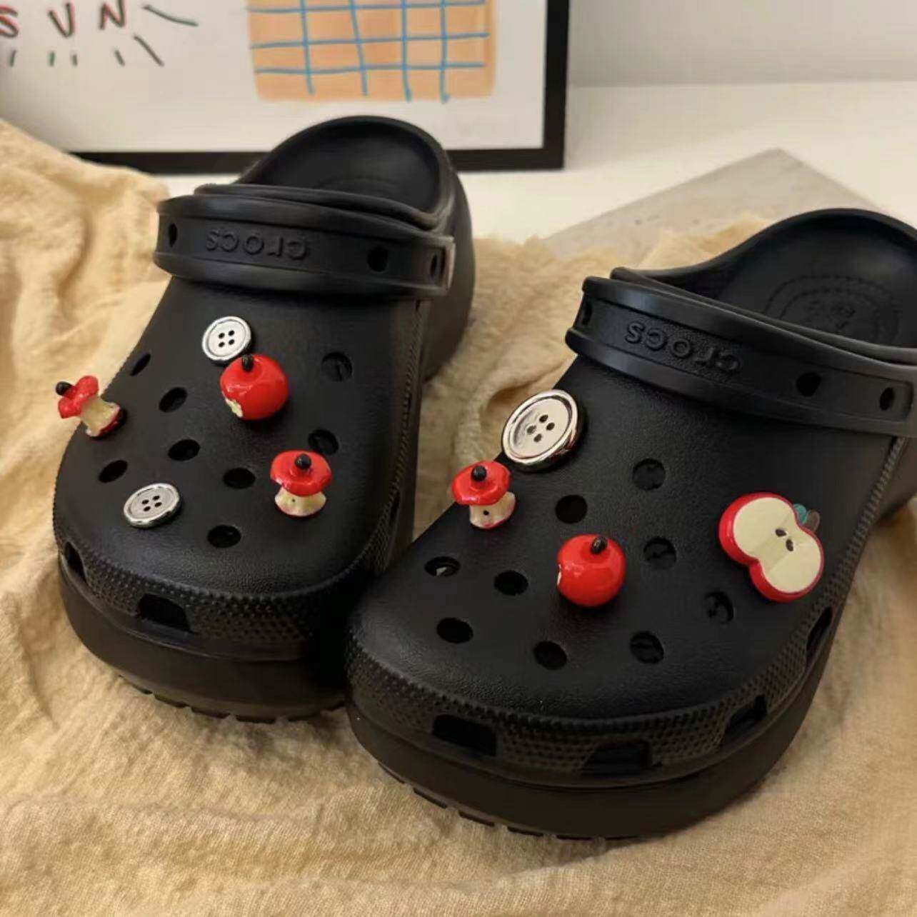 红洞洞鞋可拆卸食玩纽扣