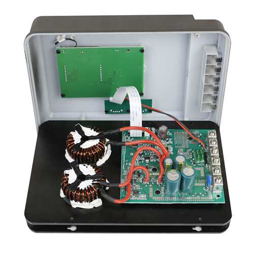 跨境厂家直销12V24V 20A30A40A爆款MPPT太阳能板光伏充放电控制器