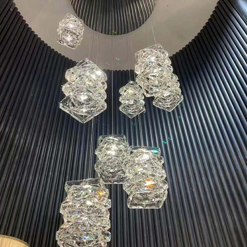 别墅复式楼水晶吊灯挑空楼中