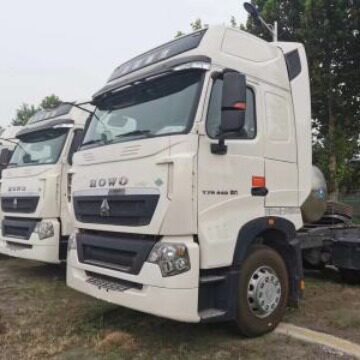 HOWO440LNG复合板牵引车