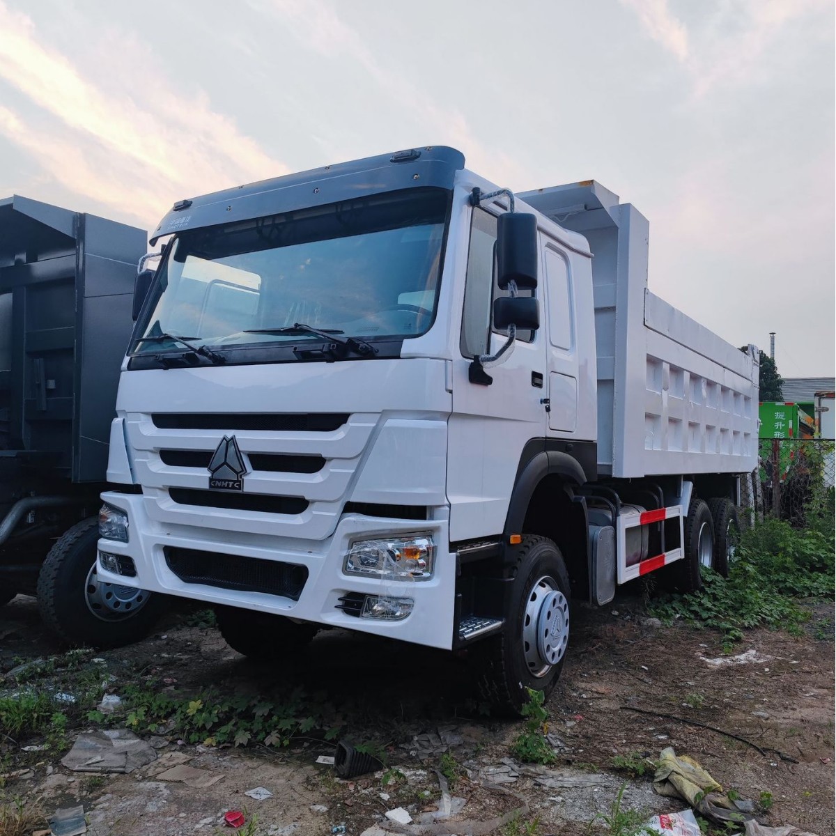豪沃TX/NX6*4工程自卸车