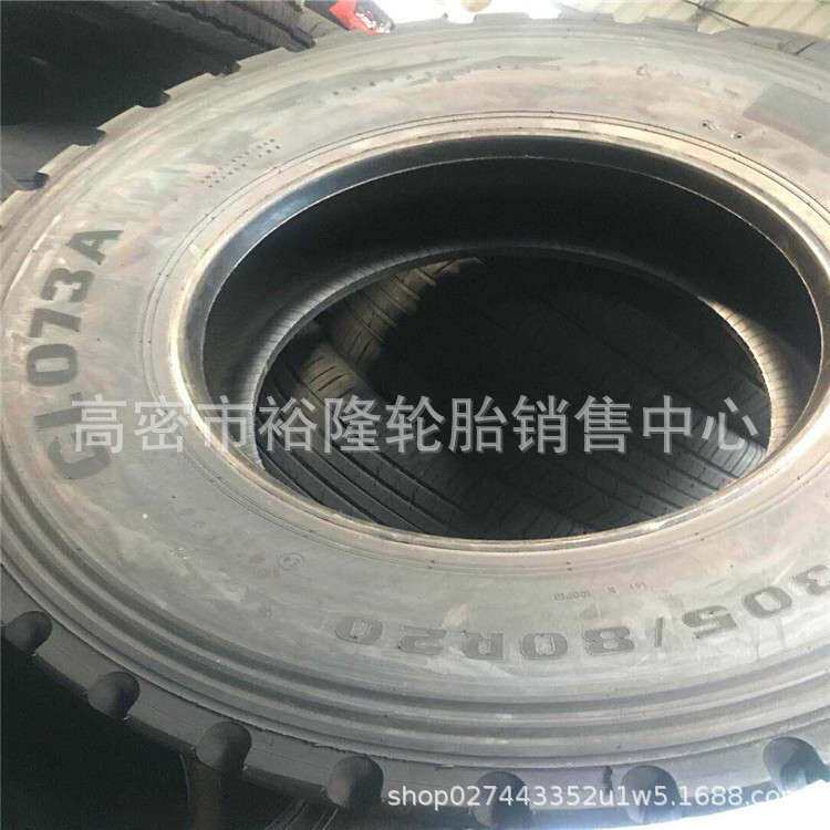 销售305 335 365/80R20装甲轮胎载重汽车轮胎14.