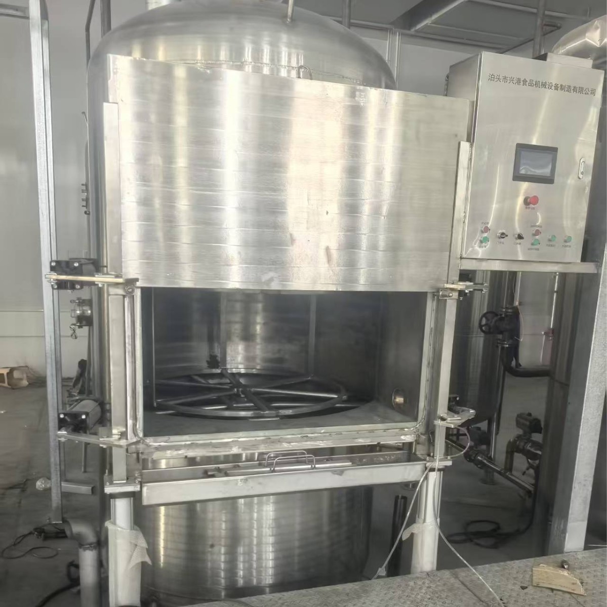 兴港机械大型土豆低温真空油炸机器厂家 商用全自动化低温油炸机
